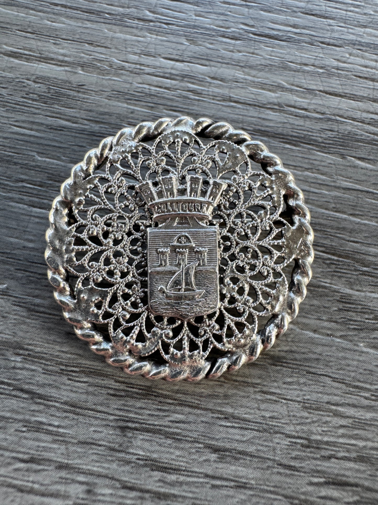 Broche ancienne « souvenir de Collioure » métal argenté