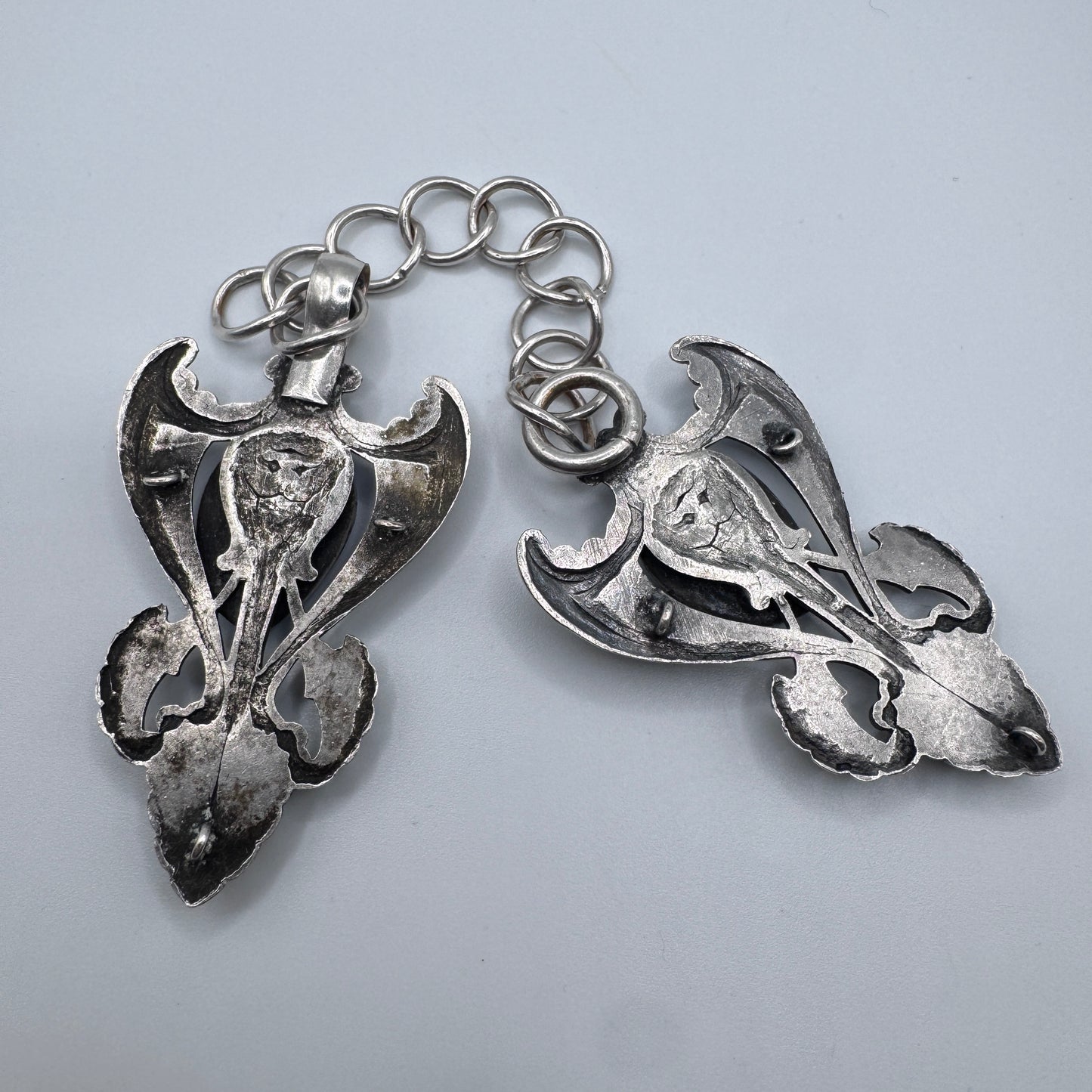 Boucle de ceinture ou vêtement Art Nouveau - pâte de verre et métal argenté