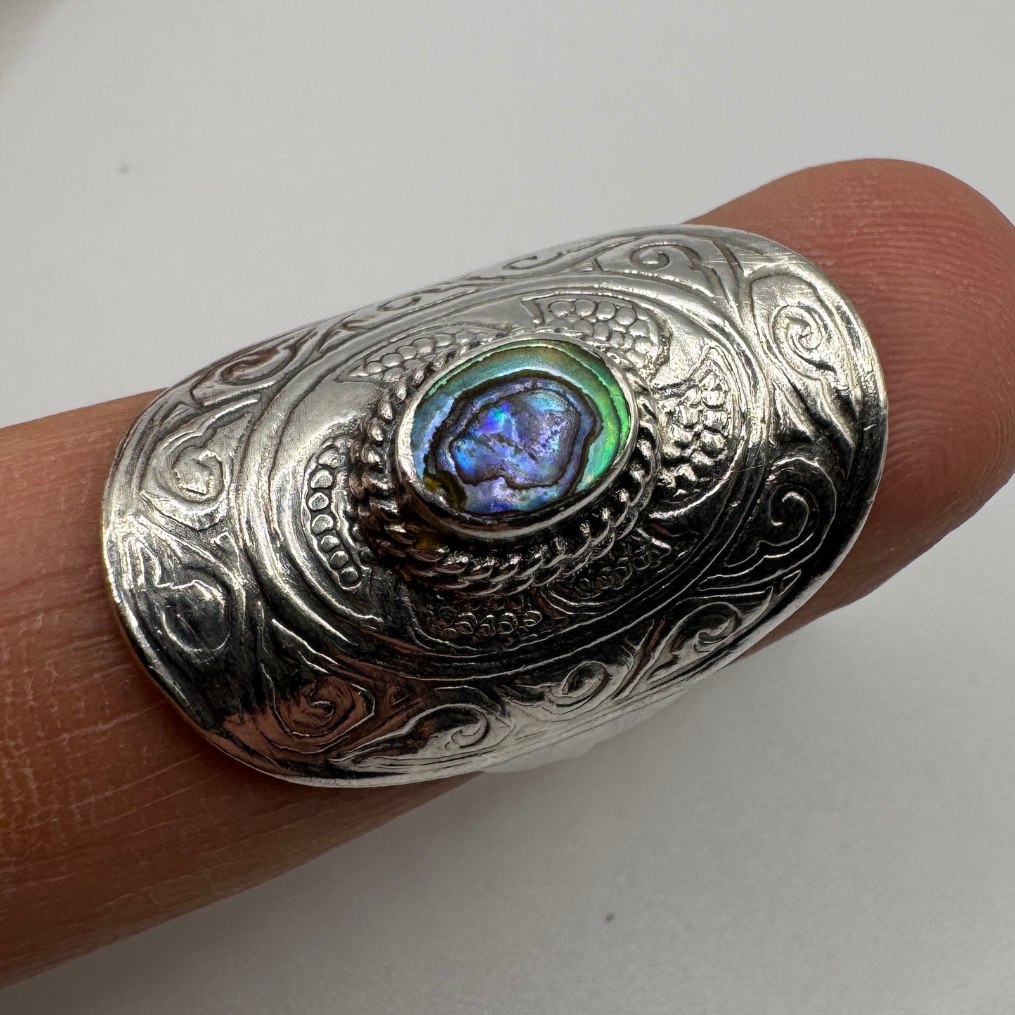 Grosse bague en argent et nacre