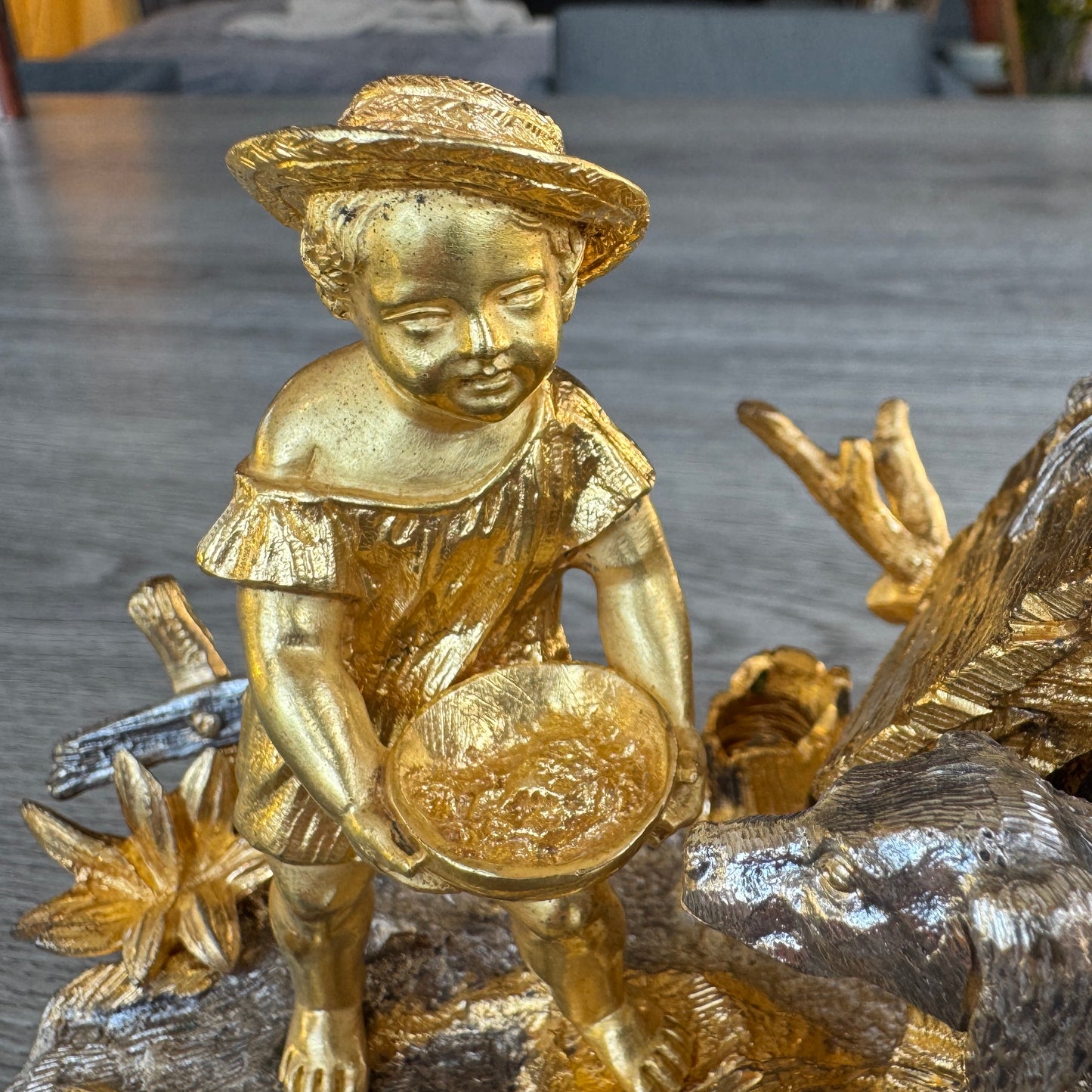 Sculpture en bronze doré - Encrier XIXe - « l’enfant et le chien »