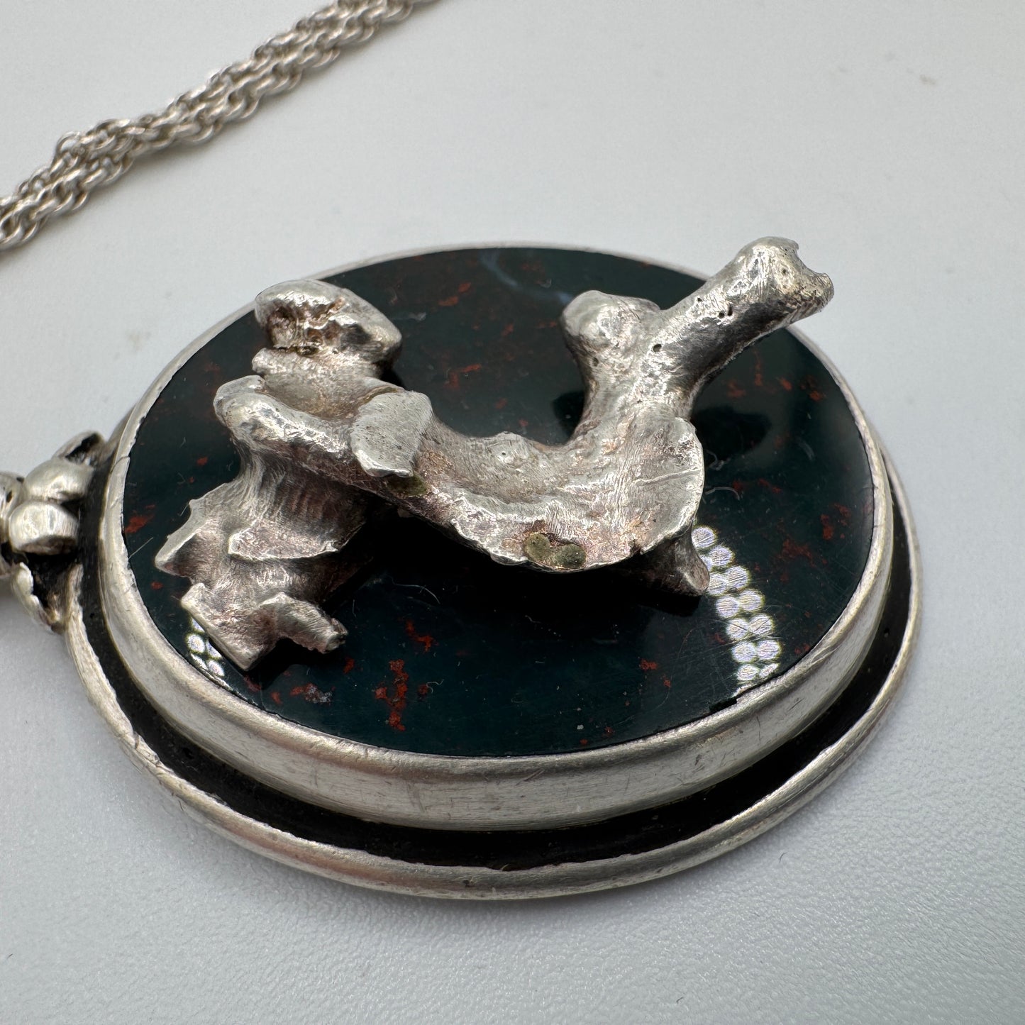 Superbe collier Pendentif ancien - argent massif et jaspe sanguin