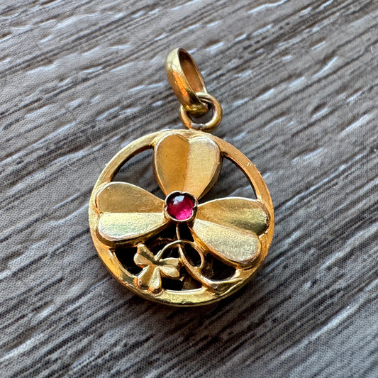 Pendentif ancien Art Nouveau « trèfle porté bonheur » en plaqué or circa 1900