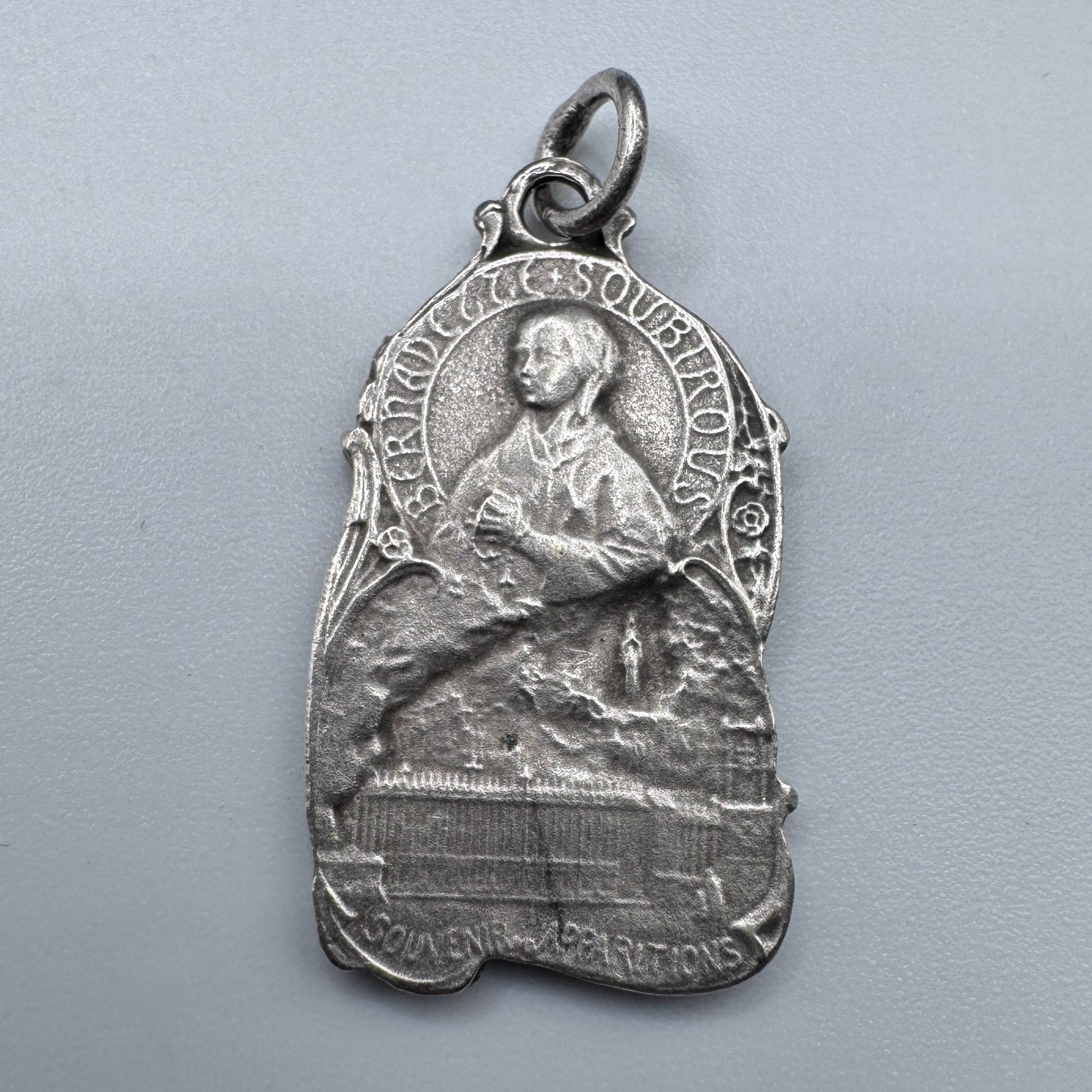 Belle Médaille religieuse ancienne « Souvenir de l’apparition de la Vierge »
